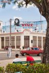 Il cartellone di Ernesto Che Guevara sulla piazza principale (Parque Martì) di Cienfuegos (Cuba) - © Konstantin Aksenov / Shutterstock.com