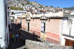 Casa Humboldt: all'interno di quest'antica abitazione coloniale nel centro di Taxco sorge oggi il Museo de Arte Virreinal, che ospita oggetti d'arte sacra. L'edificio è ...