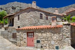 Casa a Sortelha, Portogallo - Sono costruite in granito le tipiche abitazioni che caratterizzano il borgo di Sortelha. Il nome di questa suggestiva località del Portogallo deriva dalla ...
