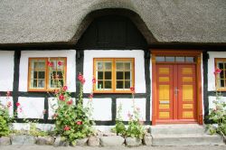 Casa tradizionale danese nel villaggio di Samso in Danimarca