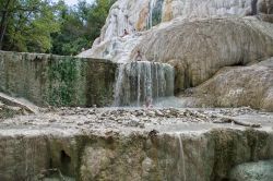 Cascate termali a Bagni San Filippo in Toscana - © Avillfoto / Shutterstock.com