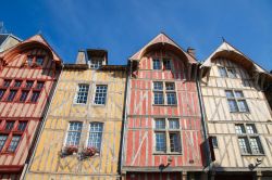 Case a graticcio nei toni pastello nel centro di Troyes, capoluogo del dipartimento dell'Aube nella regione Grand Est (Francia).

