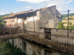 Case abbandonate nel borgo antico di Apice Vecchio in Campania. - © K - Photo / Shutterstock.com