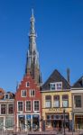 Case antiche con la torre della chiesa di San Bonifacio a Leeuwarden, Paesi Bassi.  - © Marc Venema / Shutterstock.com