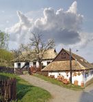 Case antiche del villaggio di Holloko, Ungheria. Questo paesino è un "esempio vivente della vita rurale prima della rivoluzione agricola del ventesimo secolo".




