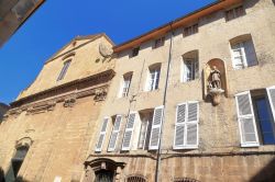 Case nel centro storico di Aix-en-Provence, Francia - Eleganti palazzi si affacciano sulle vie del cuore cittadino rendendo Aix en Provence una perfetta meta per gli appassionati di architettura ...