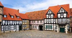 Case di Fachwerk nel centro dell'antica città di Quedlinburg, Germania.