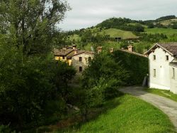 Case Gazzoli dintorni di Pianello Val Tidone, provincia di Piacenza - © Pina Gatto -  CC BY-SA 4.0, Wikipedia