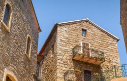 Vecchie case in pietra nel centro storico di Sartène, in Corsica (Francia) - foto © Shutterstock.com


