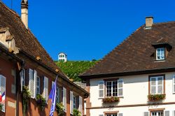 Le case tipiche del centro di Barr, il villaggio tradizionale dell'Alsazia nell'est della Francia - © bonzodog/ Shutterstock.com