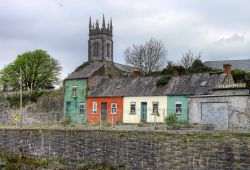 Case tradizionali a Limerick, Irlanda. Situata nella parte sud occidentale del paese, Limerick, che in gaelico irlandese significa "palude deserta", è capoluogo dell'omonima ...