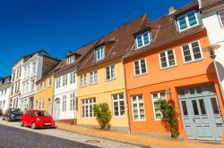 Casette colorate nelle starde di Flensburg, cittadina tedesca al confine tra Germania e Danimarca.