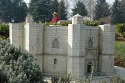 Castel del Monte una delle miniature del Parco Minitalia Leolandia