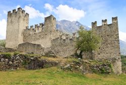 Castel Nuovo è una delle due fortezze di Grosio in Valtellina - © Fulcanelli / Shutterstock.com