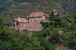 Castel Roncolo si trova tra Bolzano e Sarentino - © LianeM / Shutterstock.com