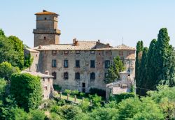 Castel Viscardo, Terni:  Il maniero della Madonna Antonia, la Dama Bianca