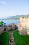 Castello di Agropoli e golfo di Salerno, Campania - Uno scorcio panoramico del castello aragonese con la suggestiva insenatura del mar Tirreno situata sulla parte costiera settentrionale della ...