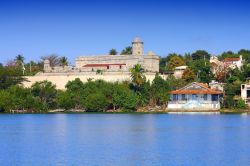 Il Castello di Jagua (Castillo de Jagua) all'imbocco della Baia di Cienfuegos, Cuba.
