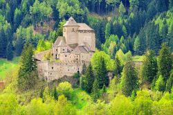 Il Castello di Reifenstein si trova in splendida posizione a Vipiteno, Valle Isarco in Alto Adige - © LianeM / Shutterstock.com