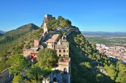 Il castello di Xativa dall'alto, Valencia, Spagna. Il Castello Major è una delle più grandi fortezze moresche di tutta la Spagna.



