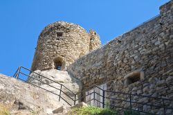 Il Castello Normanno-Svevo di Pietrpertosa: Costruito nel nono secolo si trova nella parte alta del centro storico, il cosiddetto quartiere dell'Arabata. Domina la valle del fiume Basento ...