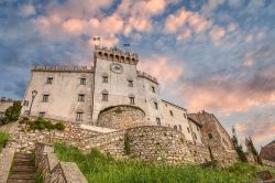 Il castello di Rosignano Marittimo (Toscana) domina il borgo e comprende diversi edifici tra cui la chiesa di S.Ilario.