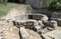 Castellum Divisiorum a Uzes, Francia. Si tratta del punto finale dell'acquedotto che portava l'acqua da Uzes a Nimes attraverso il Pont du Gard.


