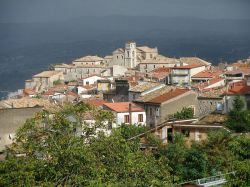 Castelvetere sul Calore si trova in Campania ed è conosciuta per il suo Carnevale.