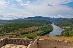 Catalogna: il paesaggio che si gode dalla fortezza di Miravet sul fiume Ebro