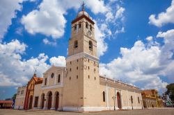 La Catedral del Santìsimo Salvador de Bayamo, nel capoluogo della provincia di Granma, a Cuba.