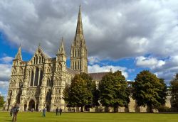La Cattedrale di Salisbury (Wiltshire) in Inghilterra - © Robert Ford / shutterstock.com