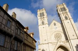 La cattedrale di Saint Vincent è la chiesa più importante della città di Chalon-sur-Saône e sorge sulla piazza omonima di questa località della Borgogna - foto ...