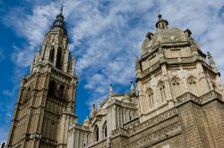 La cattedrale di Santa Maria di Toledo risale al 1226, quando regnava Ferdinando III, ma fu completata solo nel 1493, epoca dei re cattolici. Considerata il capolavoro dell'arte gotica spagnola, ...