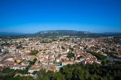 Vista panoramica della città di Cavaillon. Siamo nella zona occidentale del Massiccio del Luberon (Provenza, Francia) - foto © OTLMV - Giraud