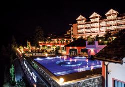 Hotel Cavallino bianco fotografato di notte, Val Gardena (Ortisei), Trentino Alto Adige.
