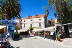 Cavtat è una meta balneare tra le più apprezzate della Dalmazia meridionale. Data la sua vicinanza a Dubrovnik, qui arrivano molti turisti - foto © photosmatic / Shutterstock.com ...