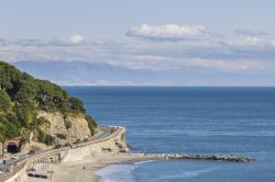 Celle Ligure, Liguria, Italia: uno scorcio della Via Aurelia, la strada romana che percorre tutta la costa ligure. Sullo sfondo, la cittadina di Varazze.



