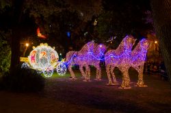 Cenerentola: una delle luminarie di Natale a Salerno 