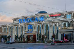 Central Square e strada Lenin nel centro di Ekaterinburg, Russia, al crepuscolo - © Kudryashova Alla / Shutterstock.com