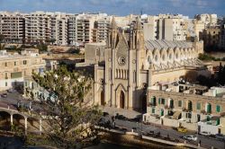 Centro di St Julian's, vicino a La Valletta, isola di Malta 248685745 - © Ammit Jack / Shutterstock.com