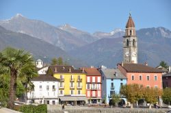 Centro abitato di Ascona, Svizzera. Comune svizzero del Canton Ticino, affacciato sul Lago Maggiore, Ascona deriverebbe il suo nome dal termine celtico ASC-ONA che significa grande pascolo. ...