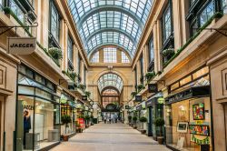 L'interno del centro commerciale Exchange a Nottingham, Inghilterra. Questa antica galleria è stata costruita nel 1927-1929 come parte del progetto che includeva la Council House ...