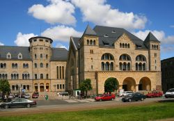 Centro culturale di Poznan, Polonia - Il castello imperiale neoromanico, progettato da Franz Schwechten e costruito fra il 1905 e il 1910, venne ristrutturato nel periodo bellico con la collaborazione ...