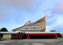 Centro d'arte "Moscice" a Tarnow, Polonia. Si tratta di un moderno edificio costruito per ospitare eventi culturali - © Lukasz Siekierski / Shutterstock.com