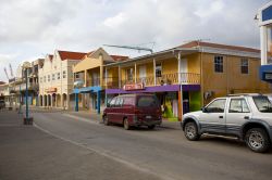 Centro di Kralendijk, la capitale di  Bonaire - © V Devolder / Shutterstock.com 