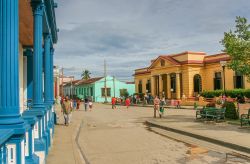 Edifici coloniali nel centro storico della cittadina di Baracoa, sulla costa atlantica della provincia di Guantànamo (Cuba) - © Marc Venema / Shutterstock.com