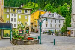 Centro storico di Bad Gastein, Austria: questa località sorge nel cuore del parco nazionale degli Alti Tauri ed è abbarbicata alla roccia a un'altitudine di 1000 metri - © ...