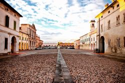 Centro storico di Pompoesco borgo provincia di Mantova - © Eddy Galeotti / Shutterstock.com
