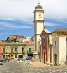 Il centro storico di Sant'Antioco in Sardegna - © Pecold / Shutterstock.com
