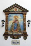 Ceramica murale religiosa della Virgen de la Oliva a Vejar de la Frontera, Spagna - © Caron Badkin / Shutterstock.com